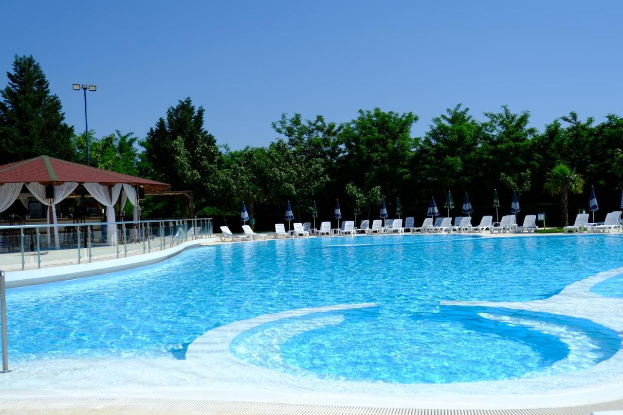 Gardenland Resort Bushat Exterior foto