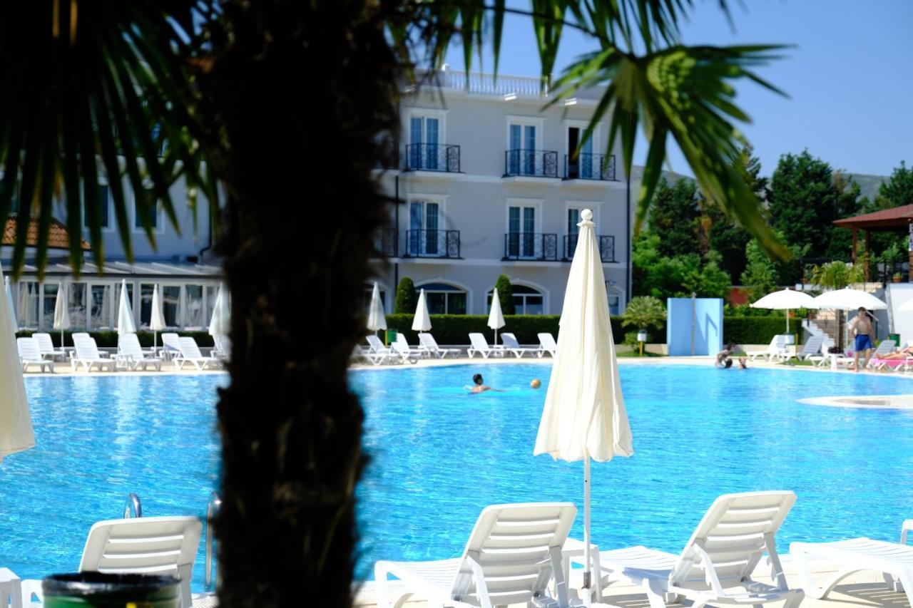Gardenland Resort Bushat Exterior foto