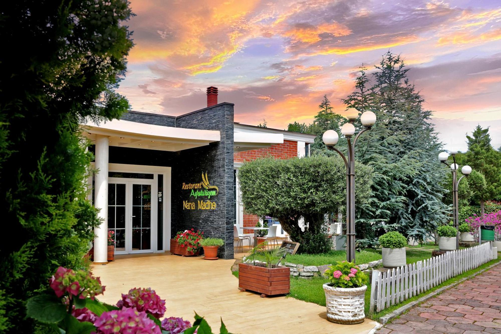 Gardenland Resort Bushat Exterior foto